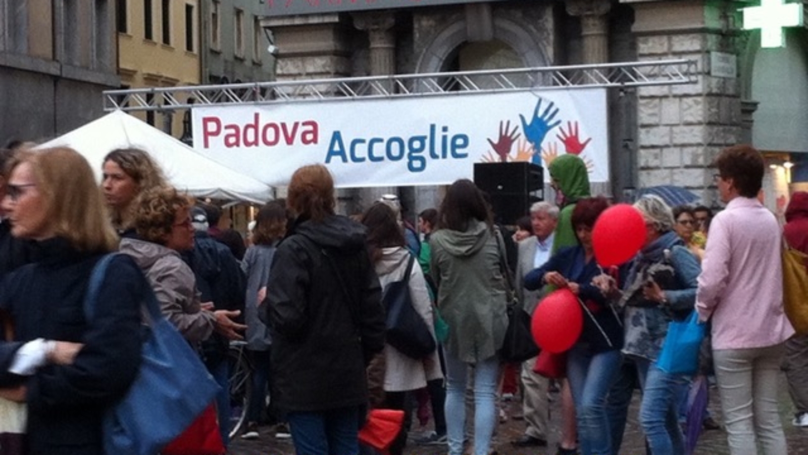 150511-Padova-accoglie-